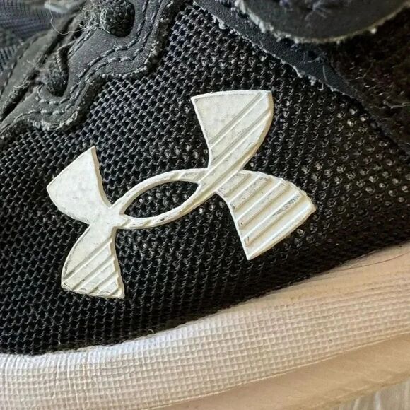 Under Armour  Boys Black White  Assert Alternate Closure Sz 3Y - Picture 12 of 13